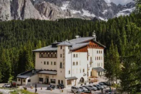 B Hotel Passo Tre Croci